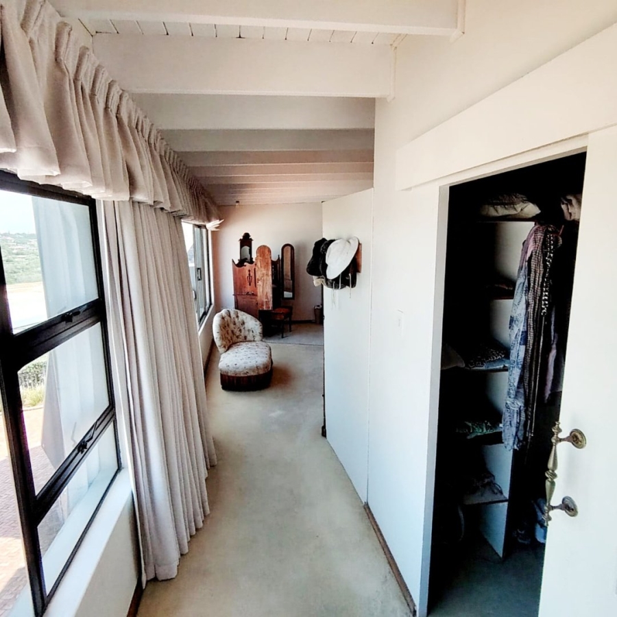 5 Bedroom Property for Sale in Beacon Bay Eastern Cape